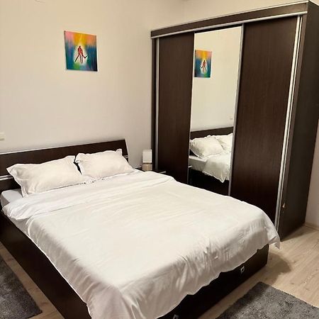 Apartament Otopeni Kültér fotó